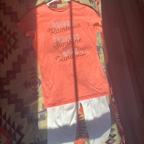 Cat&Jack Cute T-shirt WITH white capri pants - Picture 1 of 6